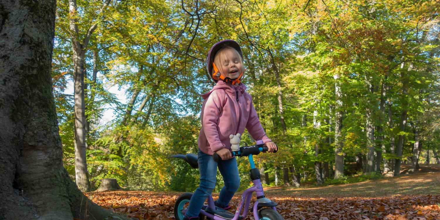 Was Erwachsene können, können Kids schon lange: Multifunktionsschuhe tragen zum Beispiel. 
Und zwar mit Leichtigkeit, denn das speziell an die Bedürfnisse kleiner Füße angepasste Hybrid-Modell MERGER GTX JUNIOR VCR sorgt definitiv für einen Hingucker. Dabei kann der wasserdichte Halbschuh mit seinem innovativen Gesamtkonzept beeindrucken. Denn neben einer optimalen Dämpfung und der nötigen Stabilität überzeugen die sportlichen Kinderschuhe vor allem durch jede Menge Tragekomfort, robuste Eigenschaften und ein optimales Fußklima.