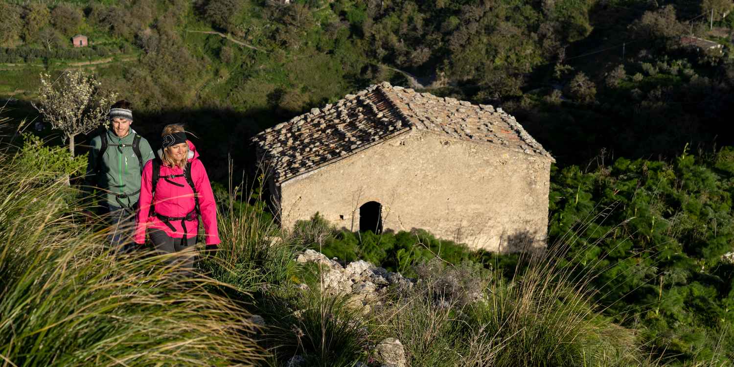 Wanderszene am Monte Veneretta, Sizilien, Italien.