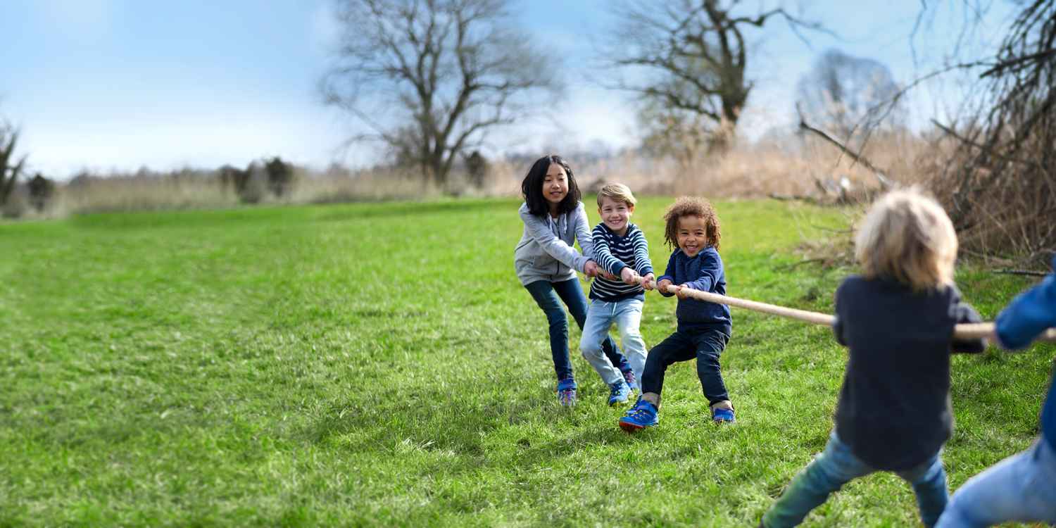 Als kinderen, spontaniteit en multifunctionele schoenen bij elkaar komen, leidt dit uiteindelijk altijd tot een ongepland avontuur. Prima, want de supercomfortabele INNOX EVO GTX QC JUNIOR met de LOWA Enduro Evo Junior-zool en de Monowrap®-technologie zorgt voor optimaal draagcomfort en goede ondersteuning op elke ondergrond. En dankzij de waterdichte materiaalsamenstelling met GORE-TEX-membraan zijn uitstapjes op onbekend terrein niet meer een uitzondering, maar vanaf nu de regel.