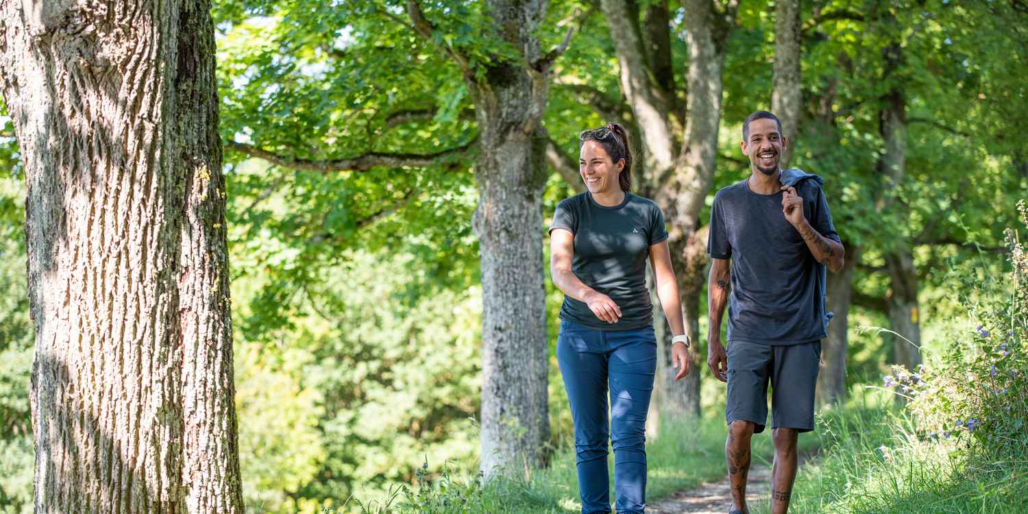 Légère et polyvalente, MADDOX LO est équipée d’une semelle en LOWA DynaPU® à double injection qui offre un excellent confort. La technologie innovante LOWA MONOWRAP® assure un maintien optimal du pied à chaque pas. Très respirante et équipée d’une doublure textile très agréable, la maille de la chaussure est aussi particulièrement résistante.