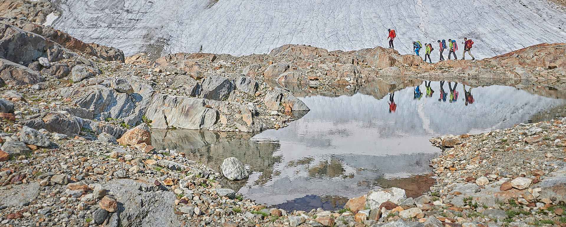 Bergpunkt, Hochtour, Einsteiger, Beginner, Ausbildung, Bergführer, Fels, Griff, Top Rope, Vorstieg, Sichern, Hütte, Eis, Schnee, Gletscher, Steigeisen, Pickel, Windegghütte, Sacklimi, Trifthütte, Trift, Hängebrücke, SAC, 23. und 24. August 2021, © Photo Christian Jaeggi