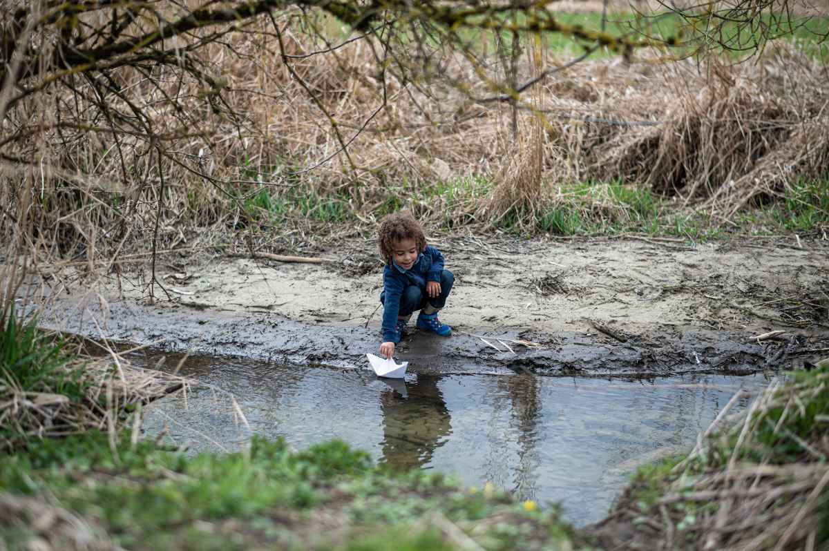 Für alle, bei denen es immer besonders fix gehen muss, ist der MADDOX GTX MID JUNIOR der Schuh der Wahl. Der Outdoor-Schuh mit stabilem Schaft und leichter Konstruktion punktet neben knalligen Farben vor allem mit seiner Kombination aus Elastiksenkeln und Klettverschluss, die den Ein- und Ausstieg in den Schuh zum wahren Kinderspiel machen. Die solide Schaft- und Sohlenkonstruktion unterstützt junge Füße beim Toben in unterschiedlichstem Gelände und das GORE-TEX-Futter sorgt währenddessen für besten Tragekomfort.