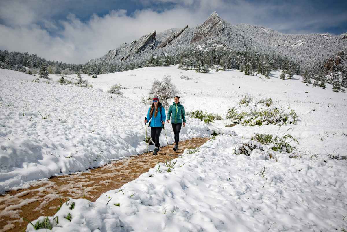 Funktional und leicht - der TRIDENT III GTX Ws ist alles andere als ein klobiger Winterstiefel. Ob nun für einen Herbstspaziergang an nasskalten Tagen oder eine Winterwanderung im Tiefschnee - das multifunktionale Winter-Modell ist dank des warmen GORE-TEX-Partelana-Futters der perfekte Begleiter für alle Outdoor-Abenteuer.