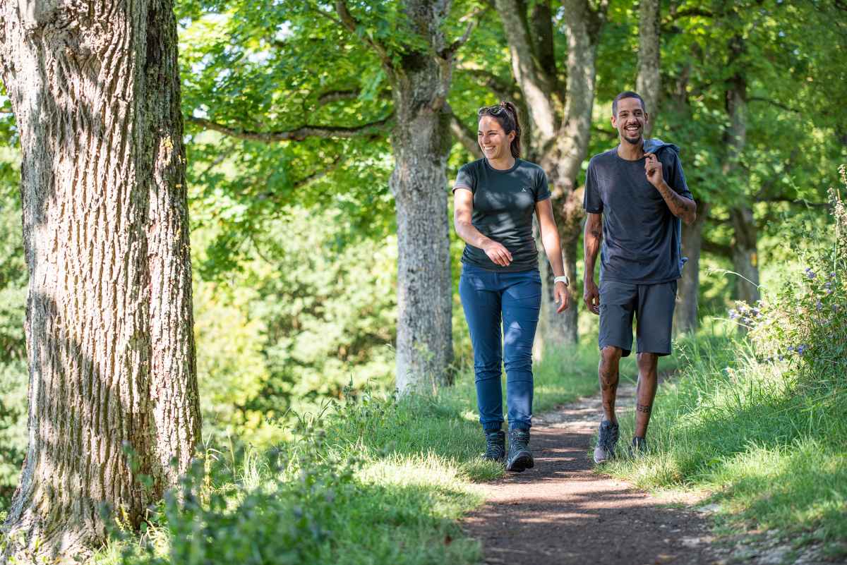 De luchtige, lichte en waterdichte multifunctionele schoen MADDOX GTX LO voelt zich thuis op elk terrein - op outdoor-vakantie en in de vrije tijd. Met de praktische speed-lacetechnologie kan de sportschoen snel en gemakkelijk worden aangepast aan individuele behoeften, terwijl het GORE-TEX-membraan zorgt voor droog blijvende voeten.