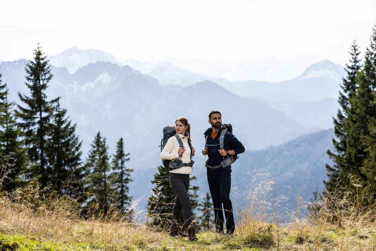 Au fil des années, LOWA a révolutionné plus d’une fois la catégorie des chaussures de randonnée en montagne. Dernière innovation en date : le modèle de trek RANGER GTX, doté d’une semelle innovante APPTRAIL DIVO Vibram composée de deux couches en PU, qui offre un excellent amorti et un maximum de confort et de stabilité. Les chaussures sont également équipées d’une membrane imperméable GORE-TEX, et offrent de nombreuses qualités techniques idéales pour le trek.