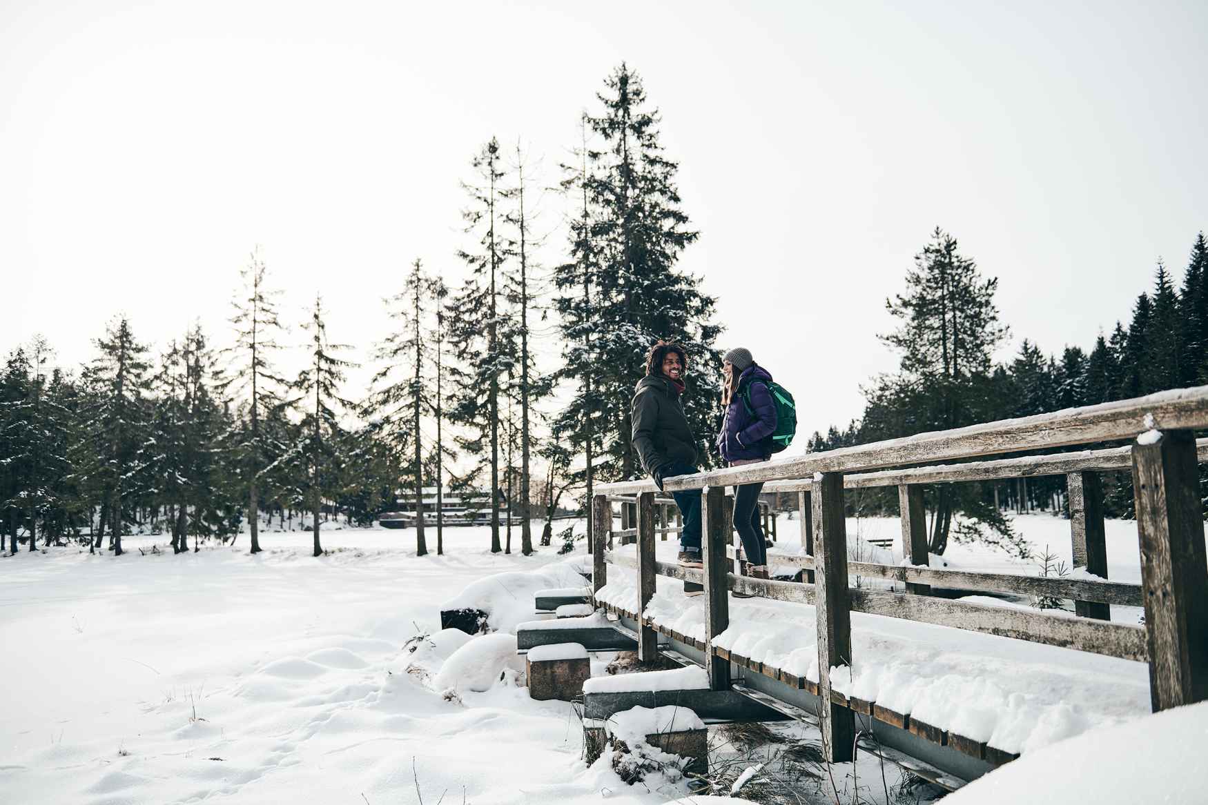 De perfecte winterlaars voor elke eventualiteit: de OTTAWA GTX. Uitgerust met een waterdicht GORE-TEX  membraan met een warme voering, een dikke winterzool, hoogwaardig suède op het bovenwerk en een optimaal dempende tussenzool van LOWA® DYNAPU® zorgt de schoen voor een perfecte verschijning in elk winterlandschap.