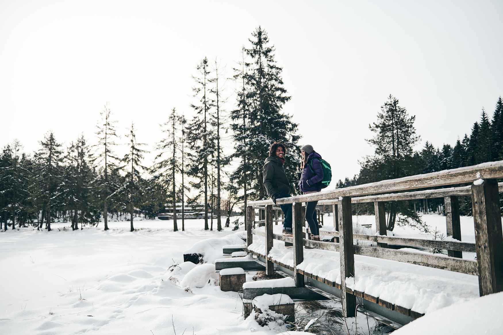 De natuur is in rust en ijskristallen schitteren op de takken van de bomen – tijd voor het volgende winteravontuur! In besneeuwde landschappen scoort het model YUKON ICE II GTX met zijn functionele kenmerken. De winterschoen van glad leer heeft een GORE-TEX Partelana-voering en PrimaLoft® 200-isolatie voor optimaal comfort.