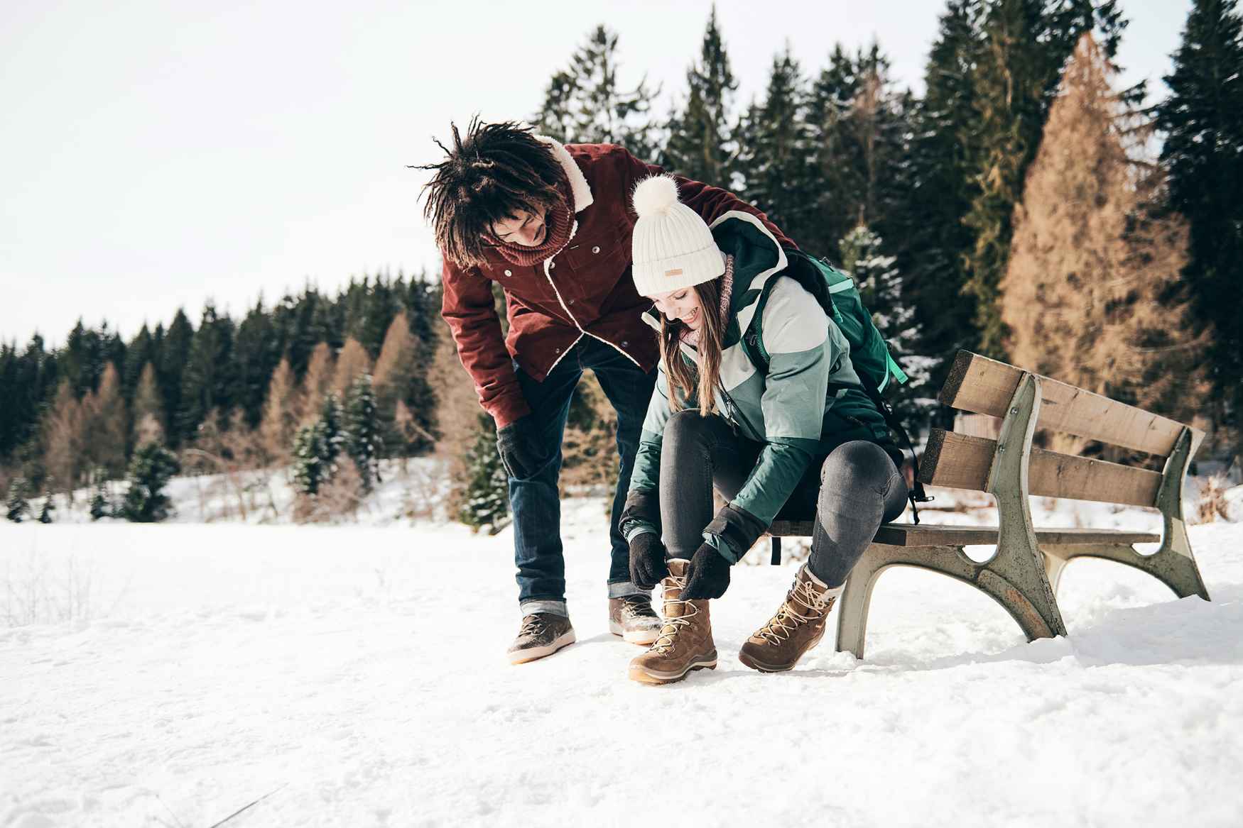 Wenn die Luft eiskalt und glasklar ist und sich der nächste Berggipfel in weißem Gewand präsentiert, dann fühlt sich der TIBET SUPERWARM GTX erst richtig wohl. Der speziell für den Winter konzipierte Schuh mit GORE-TEX Duratherm-Futter und effektiver PrimaLoft®-Isolierung sorgt für besten Komfort auf der Tour.