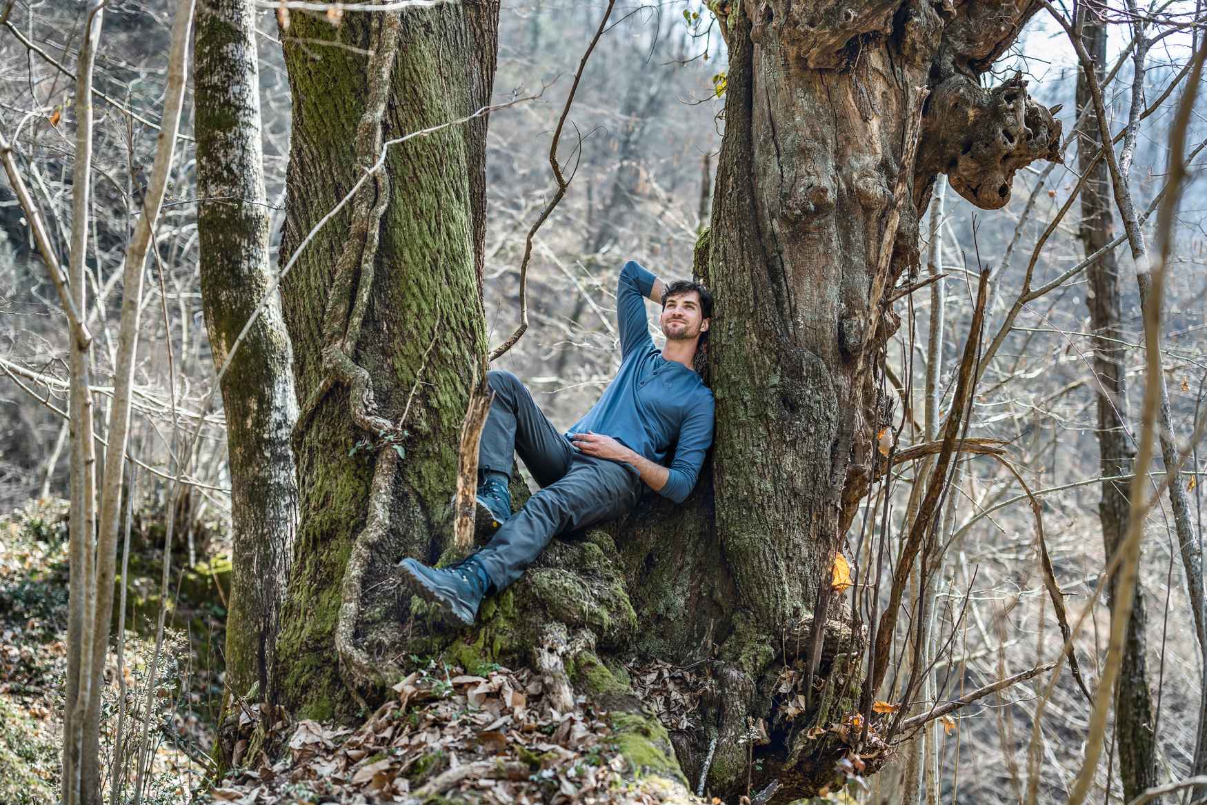 Non tutte le scarpe da outdoor hanno i numeri per diventare un classico. A meno che non si tratti di uno dei modelli più amati di LOWA - il RENEGADE. Per un ulteriore salto di qualità, funzionale ed estetico, il RENEGADE EVO LL LO è stato arricchito con alcuni dettagli apparentemente piccoli, ma rilevanti. Queste comode calzature multifunzione superano i modelli precedenti nel considerare tutti gli aspetti essenziali per una calzata perfetta, uno spazio sufficiente per le dita e un look attuale - senza nulla concedere in termini di funzionalità.