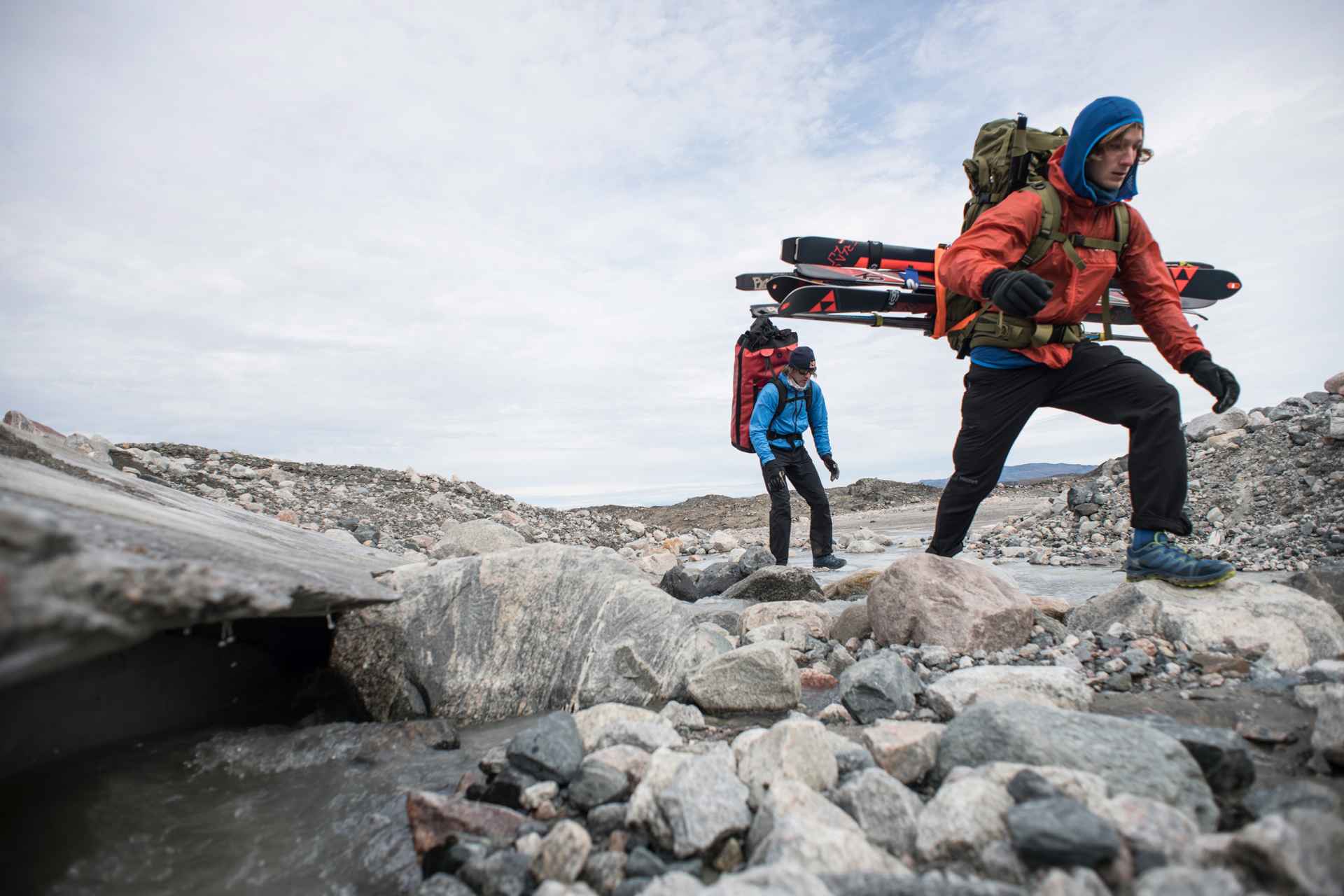 Stefan Glowacz und seine Begleiter, Fotograf Thomas Ulrich und Spitzenkletterer Philipp Hans, stellen die Expedition Coast to Coast unter das Motto „by fair means“. Mit möglichst geringem 