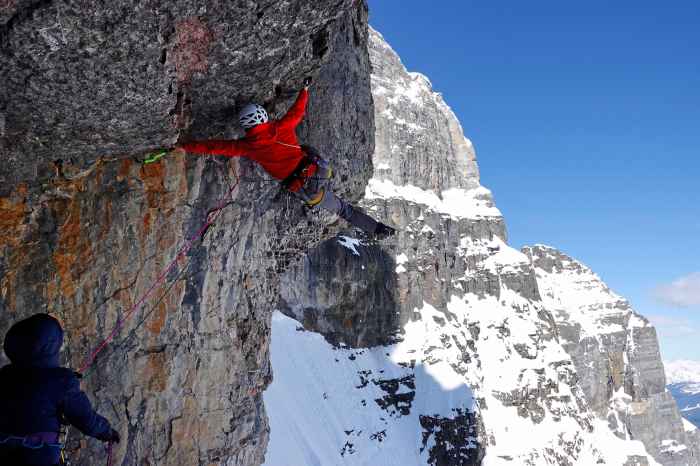 L’aria è trasparente e freddissima, e le cime delle montagne sono coperte di bianco: ecco che TIBET SUPERWARM GTX è finalmente a suo agio. Questa calzatura concepita per l'utilizzo durante i mesi invernali è dotata di una fodera in GORE-TEX-Duratherm e dell'efficace isolamento PrimaLoft® per tour confortevoli.