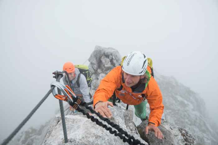 One that’s sure to turn heads. Particularly on Alpine terrain, on rock or on your way there: The CADIN II GTX MID Ws is simply an athletic jack-of-all-trades. Its multifaceted qualities are well-known and well-loved by female mountaineers. This popularity is the result not only of the boot’s welts for semi-automatic crampons, but also its Vibram outsole. It’s simply perfect for almost any conditions you might encounter when mountaineering. Besides being functional, a mountaineering boot has to look good. The CADIN II GTX MID Ws has its own special eye-catchers, including its scree collar and its integrated embossing that creates a special mountaineering boot style.