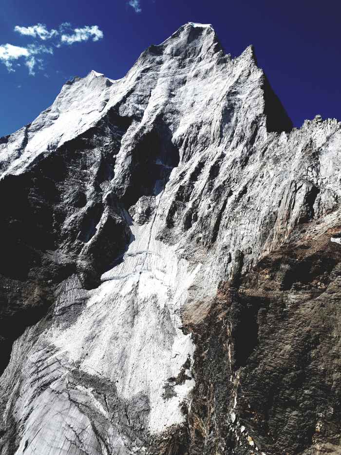 Der letzte Schritt zum Gipfel und den atemberaubenden Ausblick genießen - mit dem CEVADALE II GTX Ws sind Abenteuerinnen bestens für die nächste Tour gerüstet. Der alpine Alleskönner ist perfekt geeignet, wenn es zu leichten Hochtouren, alpinen Kletterein oder anspruchsvollen Klettersteigen geht. Aber auch seine inneren Werte zählen ganz besonders: Der sportliche Schuh bringt eine Kombination aus besten Materialien, optimaler Passform und höchstem Komfort mit und wird dank einer  Vibram-Laufsohle sowie einem Schaft aus robustem Spaltleder mit allem fertig.