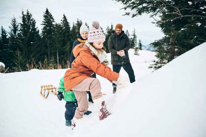 When ice princesses want to go out and play in the snow, looking good is important. The BIANCA GTX guarantees winterly fun. A cosy wool-blend GORE-TEX Partelana lining ensures warm and dry feet at all times. What’s more, the comfortable all-rounders come in an elegant design with an ornament-printed upper.