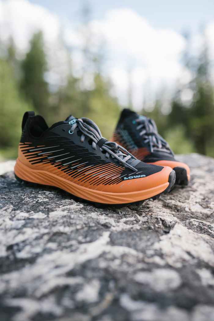 The designers had but one goal in mind when they were developing LOWA’s new CITUX Ws trail runner: to combine maximum performance with minimum weight. The result is an ultra-modern, dynamic shoe that combines minimalism with innovative features such as the brand-new LOWA® TRAC® sole system, CLOSE-TO-THE-GROUND technology and integrated carbon reinforcement.