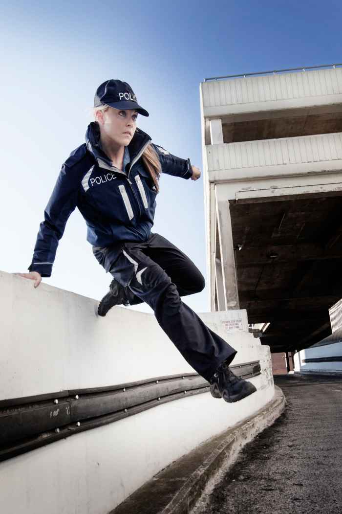 The women’s version of the metal-free classic Task-Force boot RENEGADE II GTX LO TF Ws MF uses an optimal sole and upper design that lends additional stability to this rugged, yet comfortable shoe. Thanks to its metal-free construction, the RENEGADE II GTX LO TF Ws MF lends itself particularly well to use near metal detectors, such as at airports or in the criminal justice system. Its upper material made of high-quality full-grain leather reliably protects the wearer’s feet from mechanical effects. The shoe also features a waterproof and breathable GORE-TEX lining that keeps feet dry at all times and provides continuous wearing comfort. The heat and cold-insulating sole design of the certified model is anti-slip. It is also resistant to oil, petrol and contact heat. The RENEGADE II GTX LO TF Ws MF is antistatic as well.