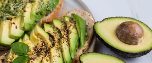 Un trend gustoso: due varianti di avocado toast