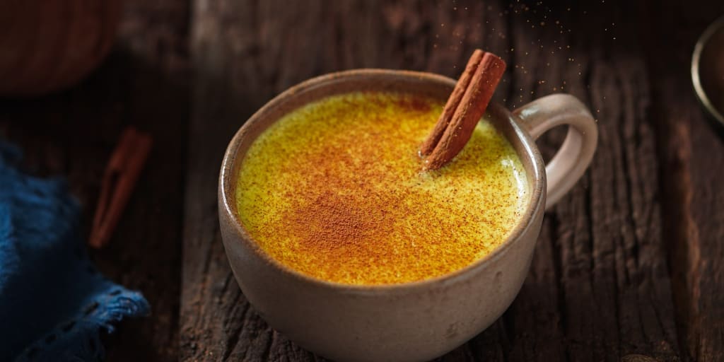 Riscalda e rinforza: ecco il latte d'oro (golden milk)