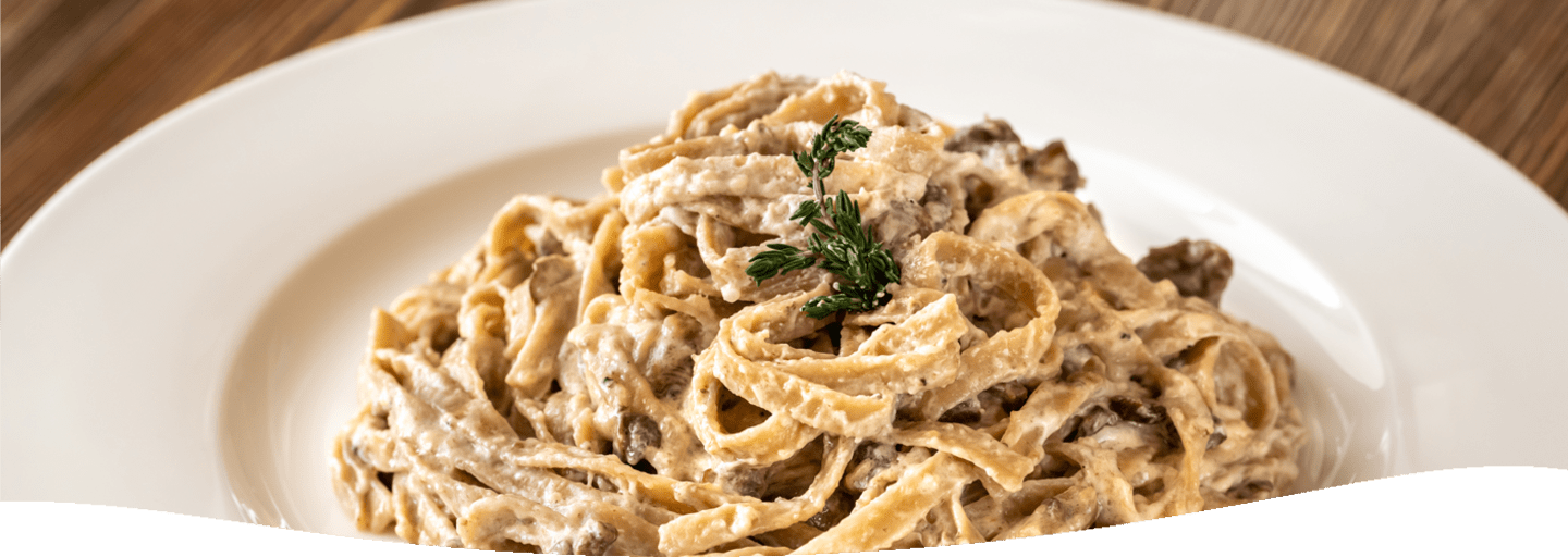 Autentiche tagliatelle italiane con deliziosa granella di nocciole.