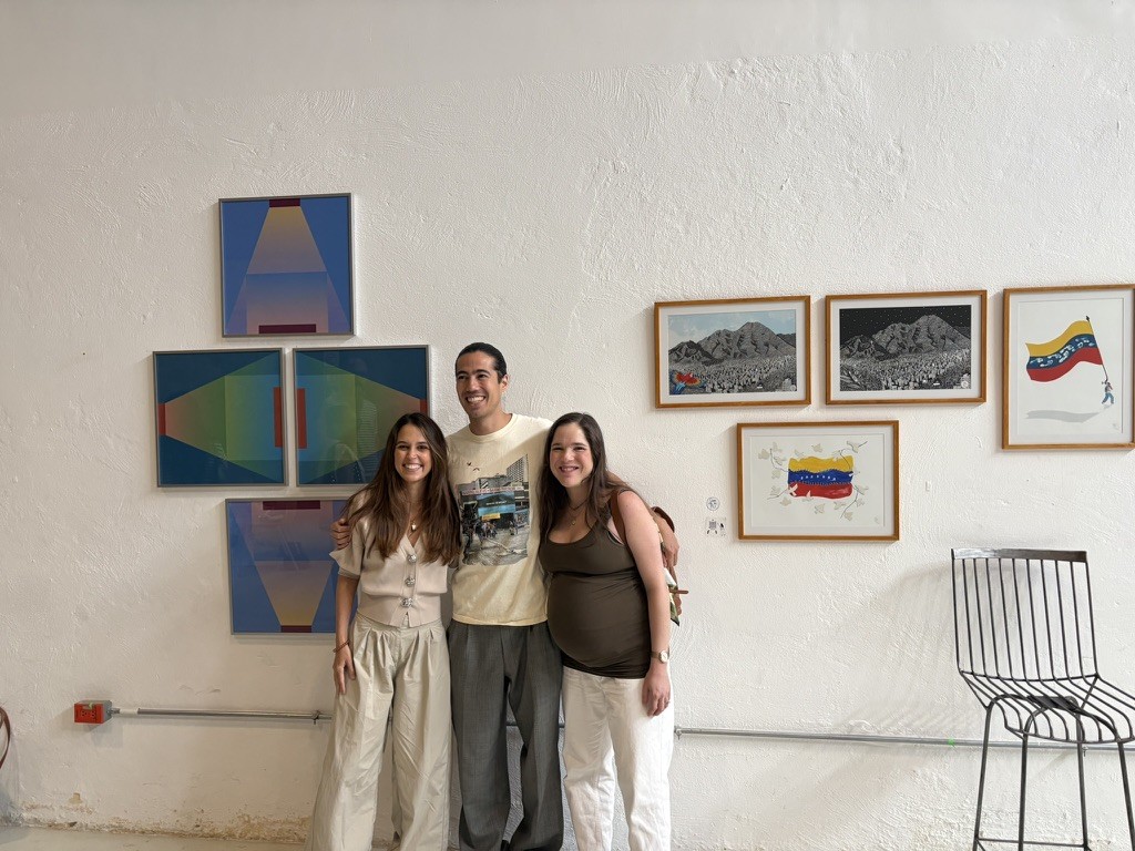 Lo mejor de Venezuela es su gente — exposición con Noa Iimura, detalle 2 — ilustración de Camdelafu