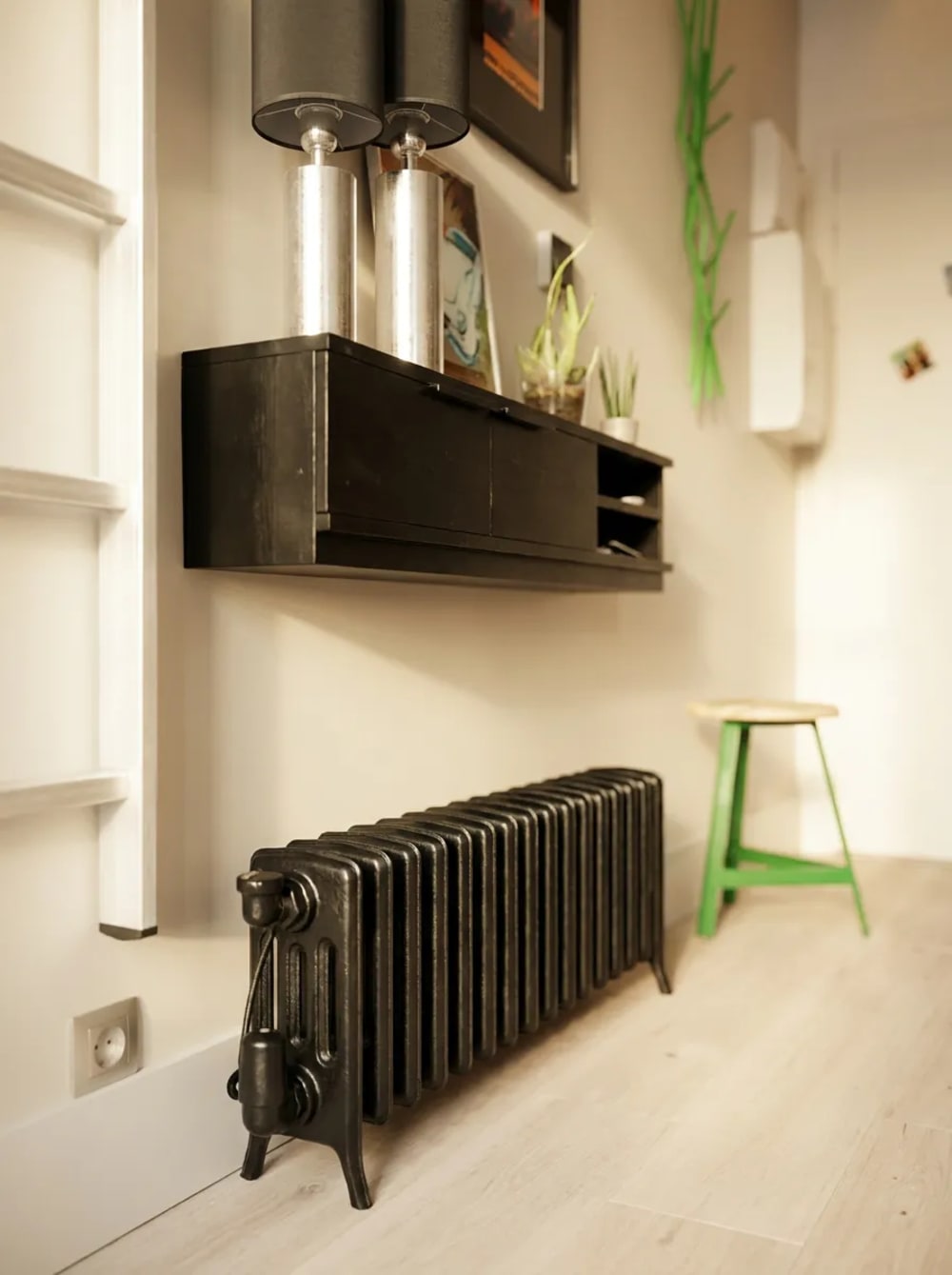 Radiateur à colonnes en fonte restauré par REMANENCE, chez un client