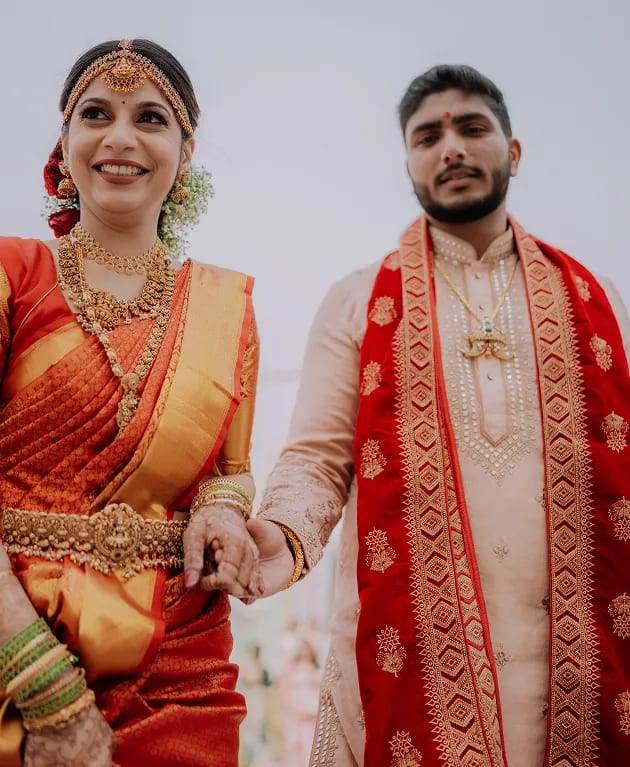 Traditional Indian bride portrait wearing bridal jewelry