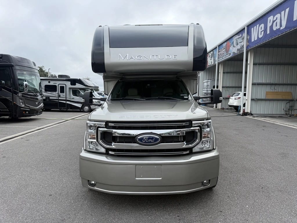 2022 Thor Motor Coach Magnitude 36BT - Exterior view 2