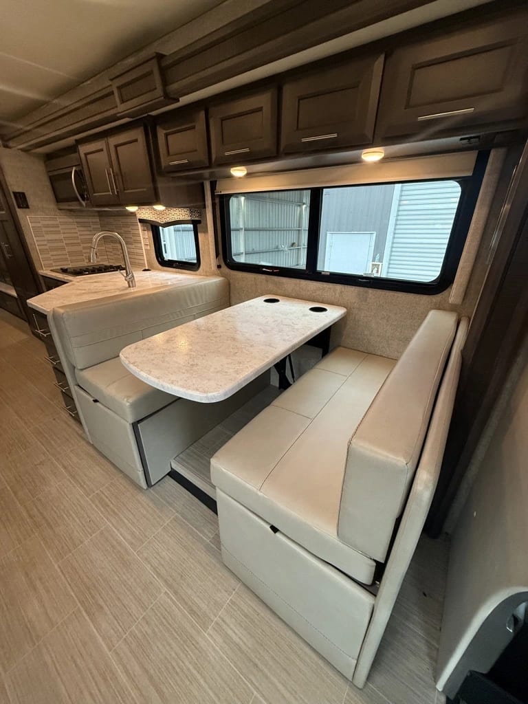 2022 Thor Motor Coach Magnitude 36BT - Interior view 3
