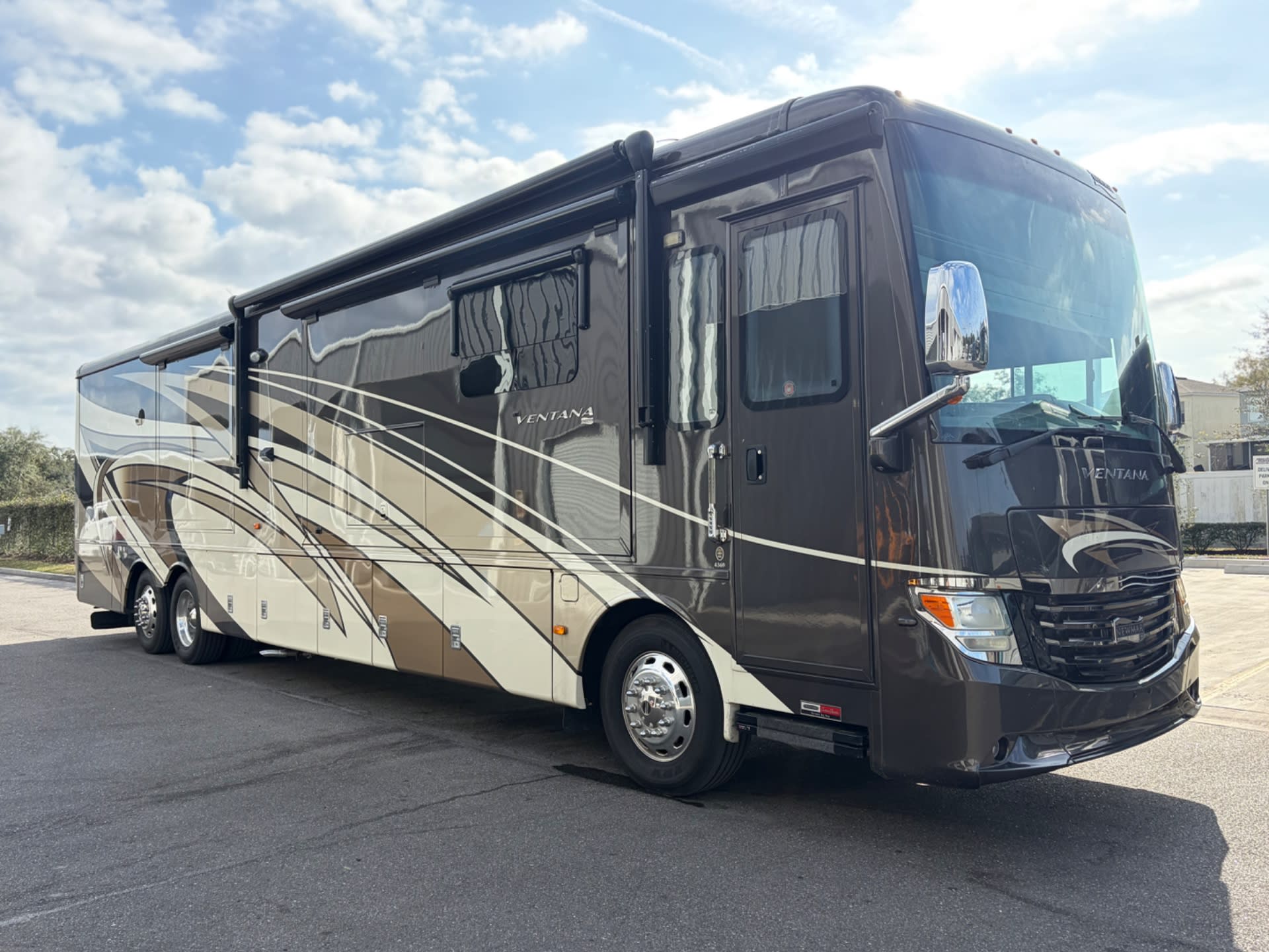 2016 Newmar Ventana 4369 - Exterior view