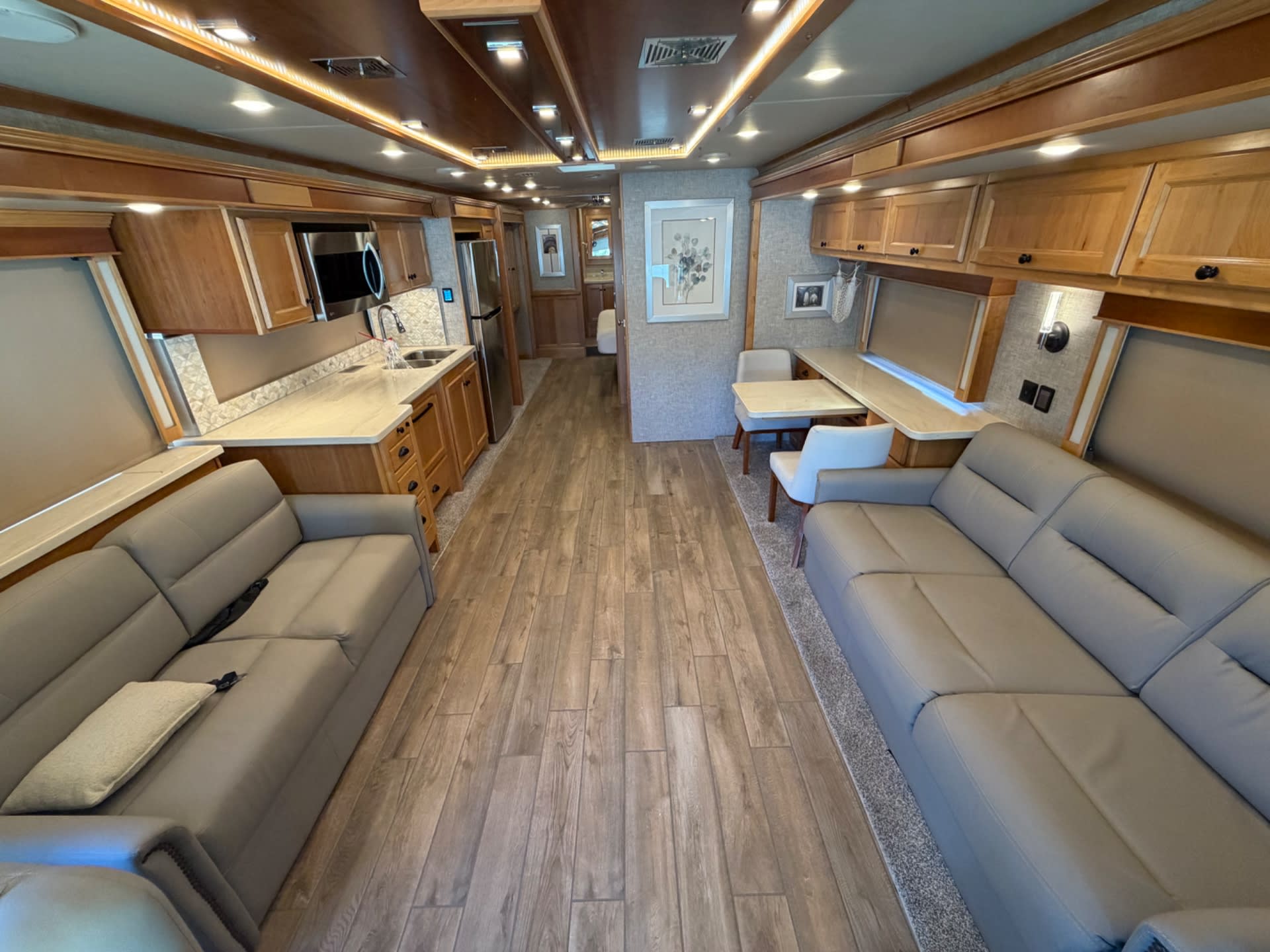 2023 Tiffin Allegro Red 37 BA - Interior view
