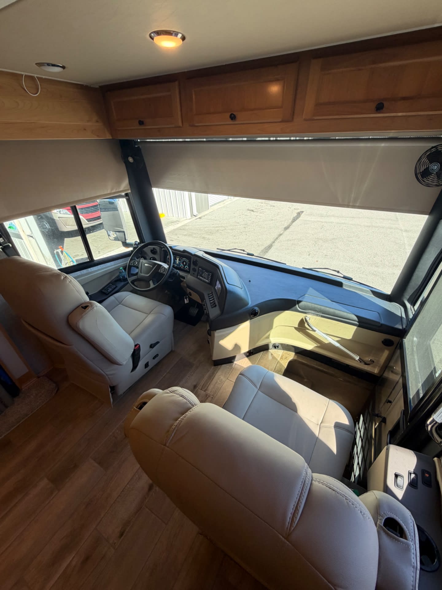 2023 Tiffin Allegro Red 37 BA - Interior view 2
