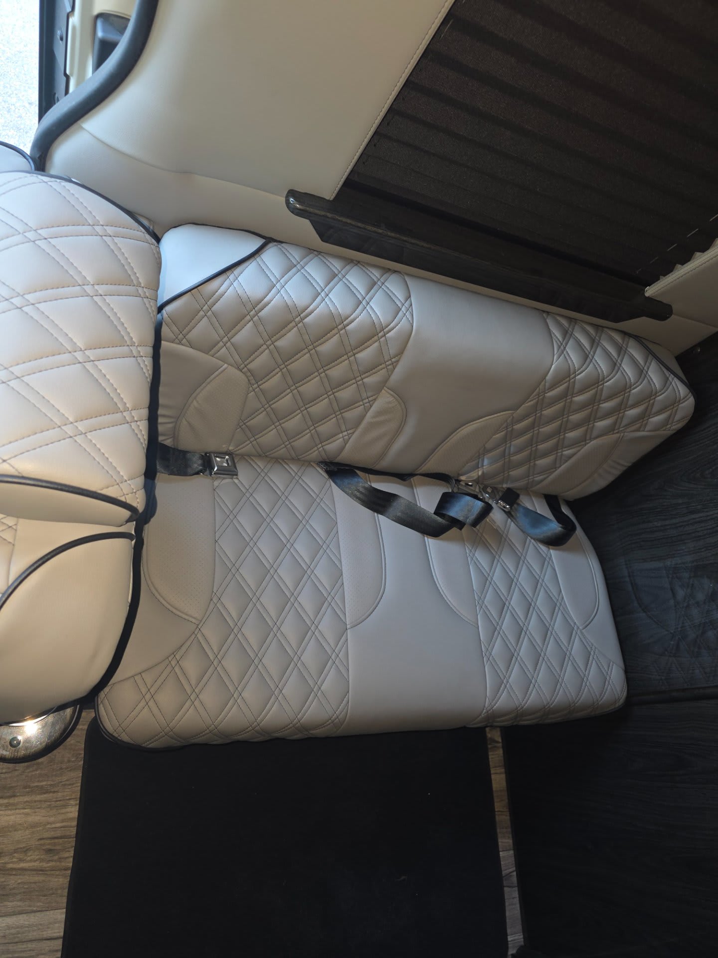 2025 Midwest Automotive Designs Luxe Cruiser D4 - Interior view 3