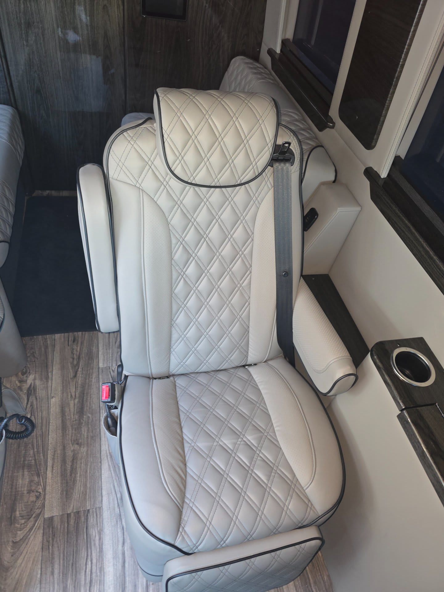 2025 Midwest Automotive Designs Luxe Cruiser D4 - Interior view