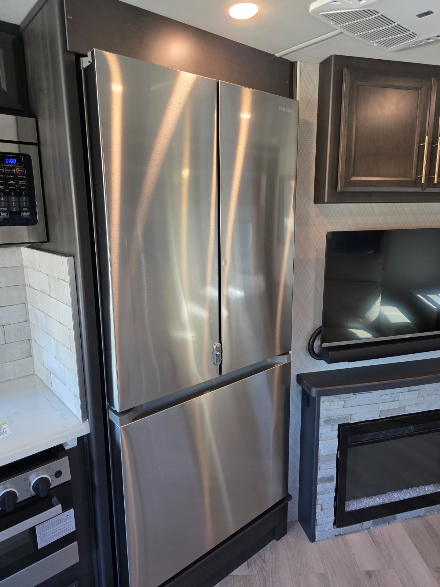 2025 Fleetwood Bounder 35K - Interior view 3