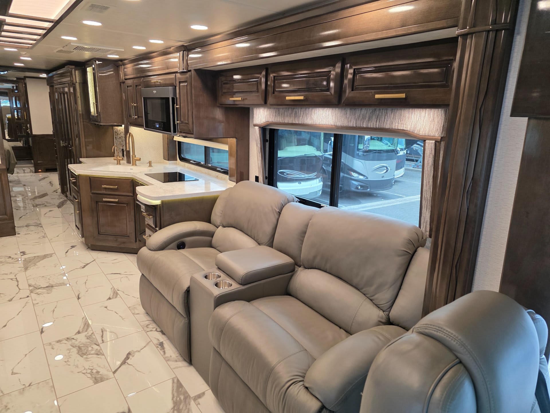 2023 Cornerstone 45R - Interior view 2