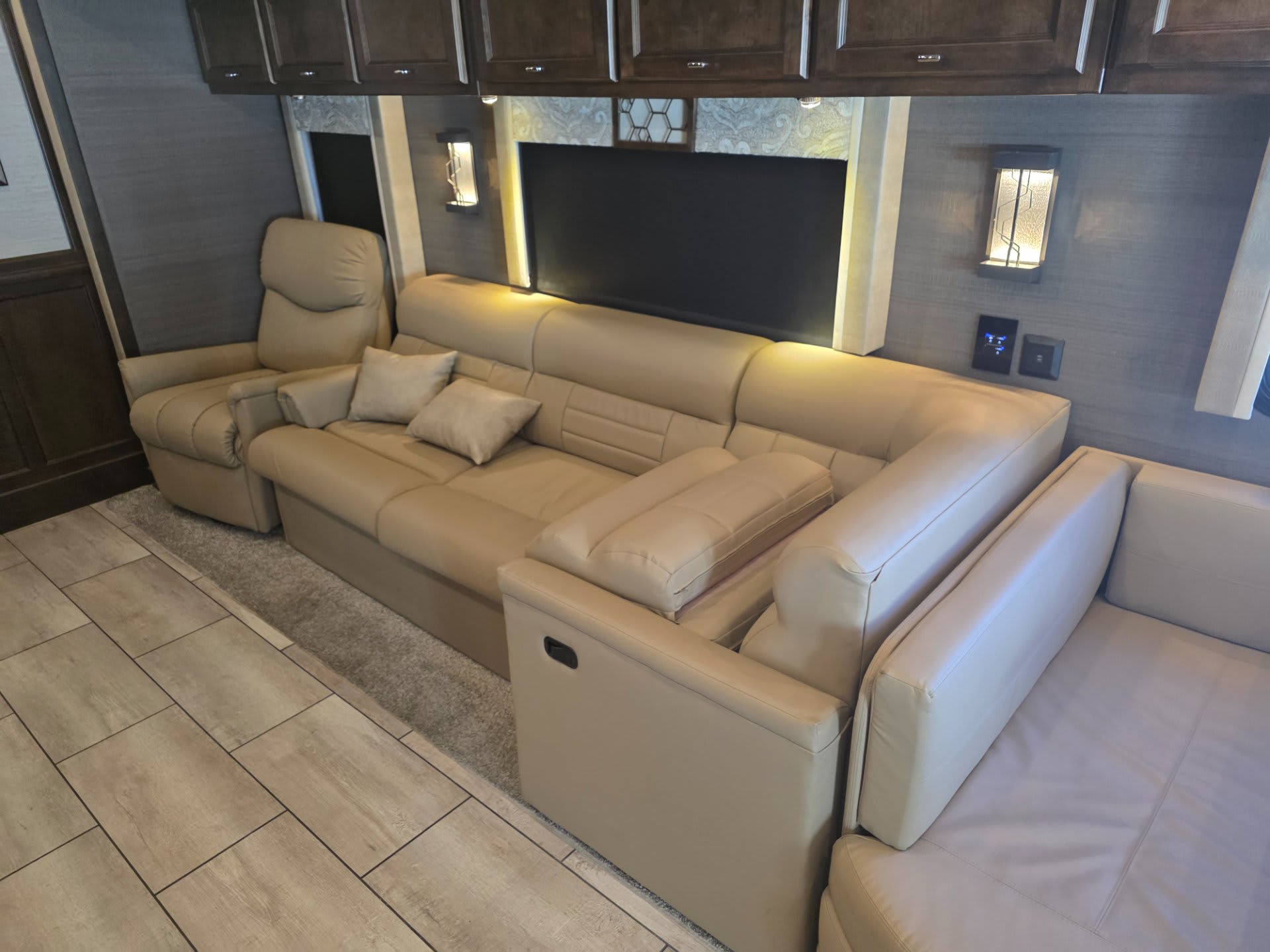 2020 Open Road Allegro 36 LA - Interior view 3