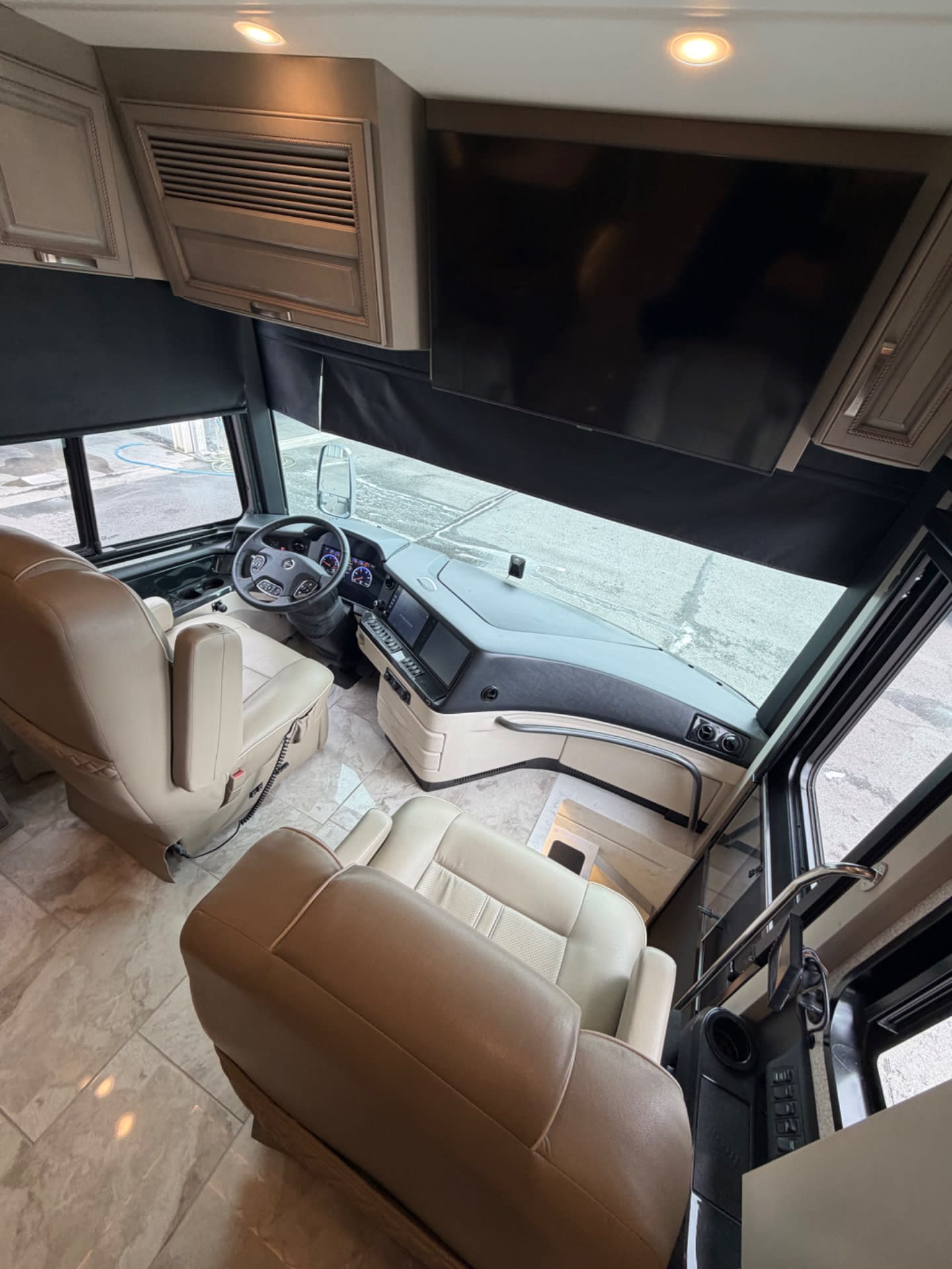 2023 Essex 4521 - Interior view 2