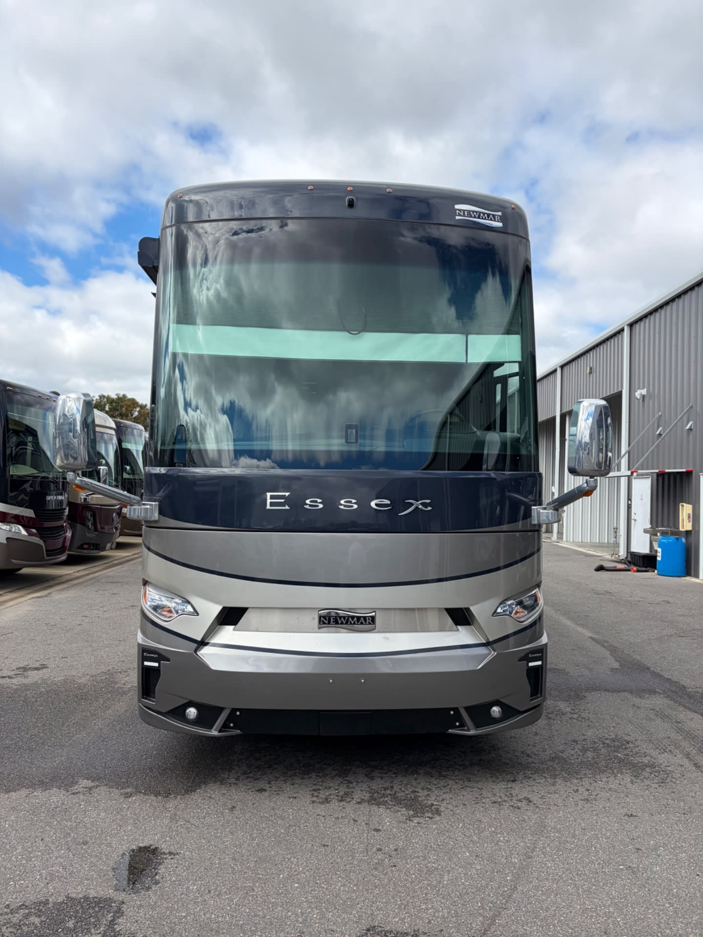 2023 Essex 4521 - Exterior view 2