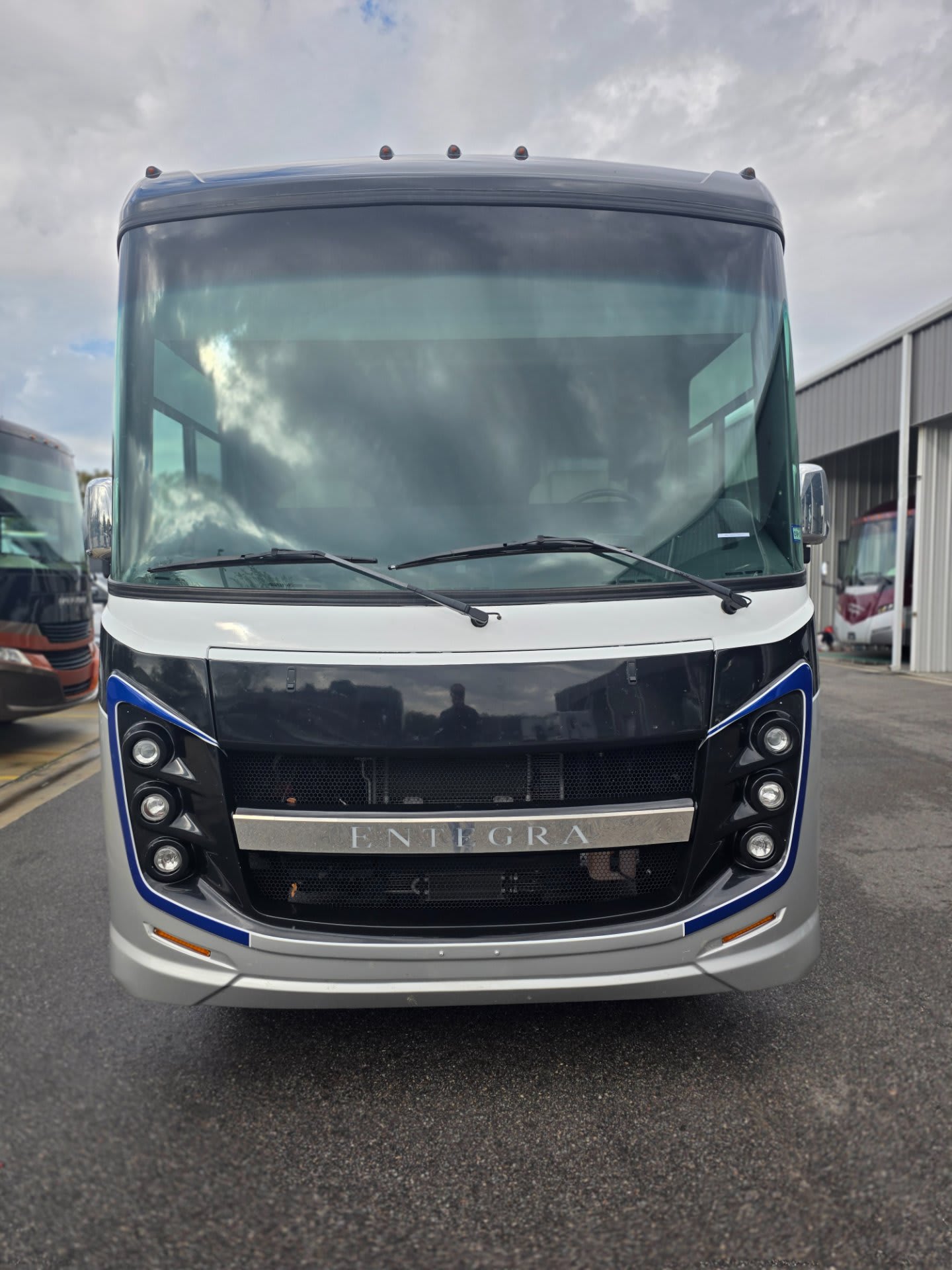 2022 Vision XL 34G - Exterior view 2