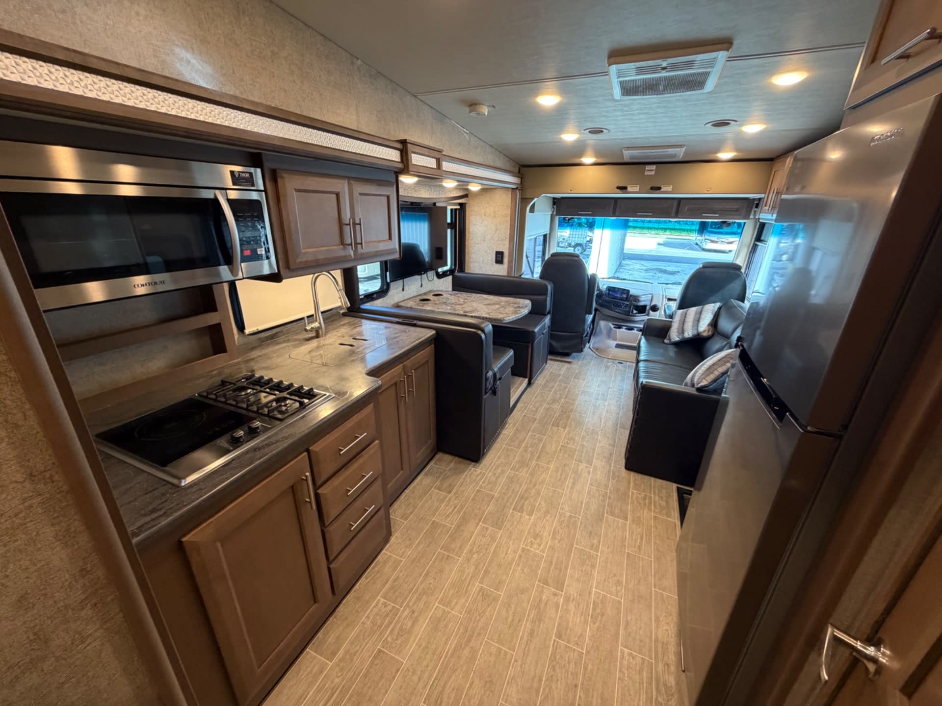 2022 Outlaw 38KB - Interior view