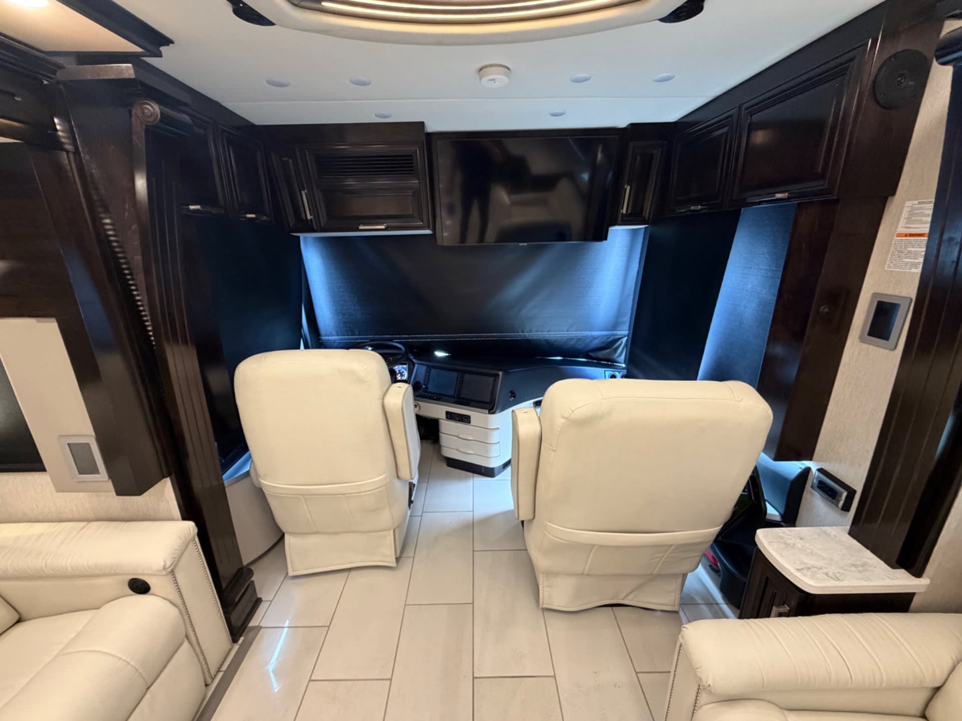 2021 London Aire 4551 - Interior view 3