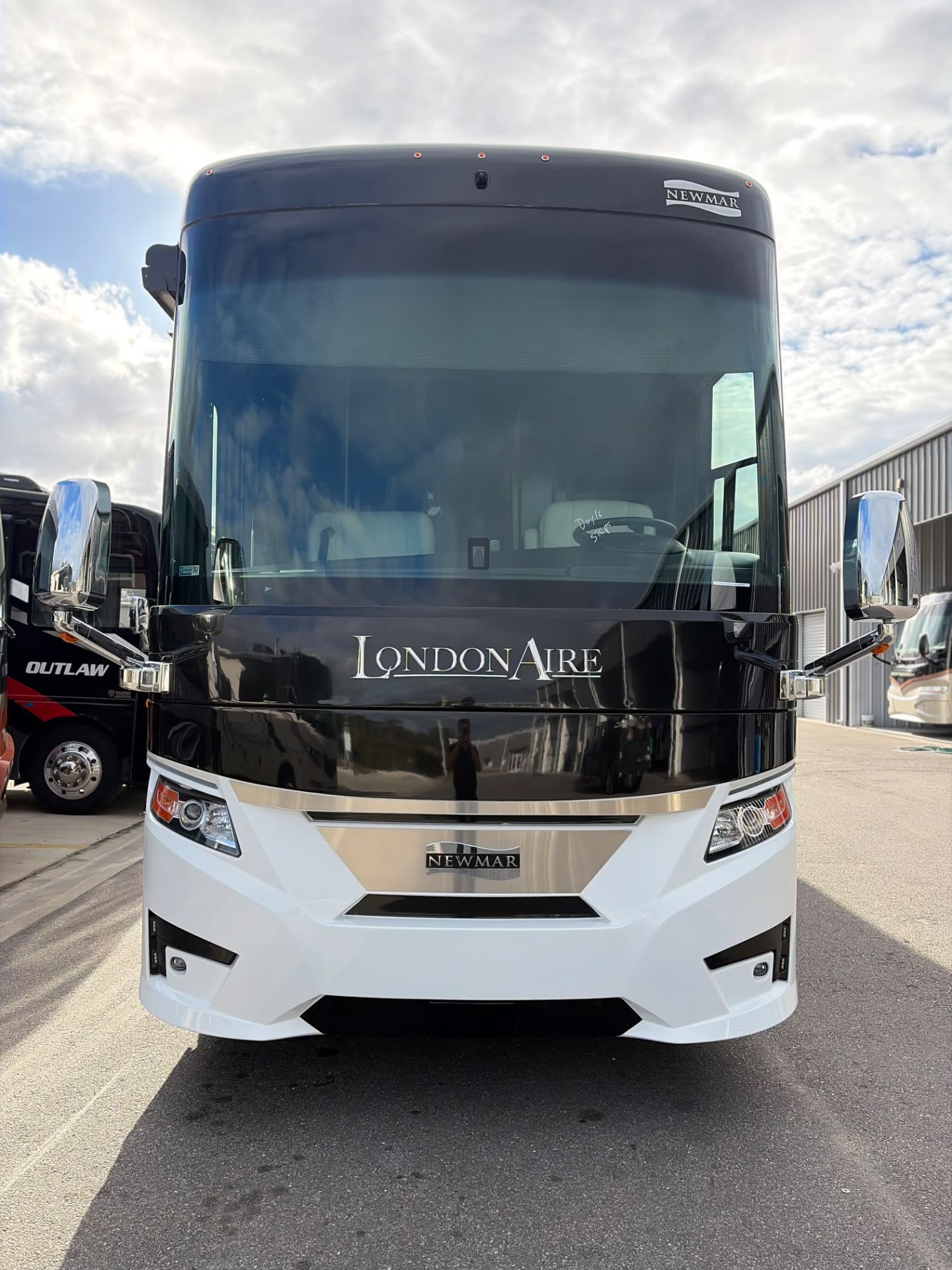 2021 London Aire 4551 - Exterior view 2