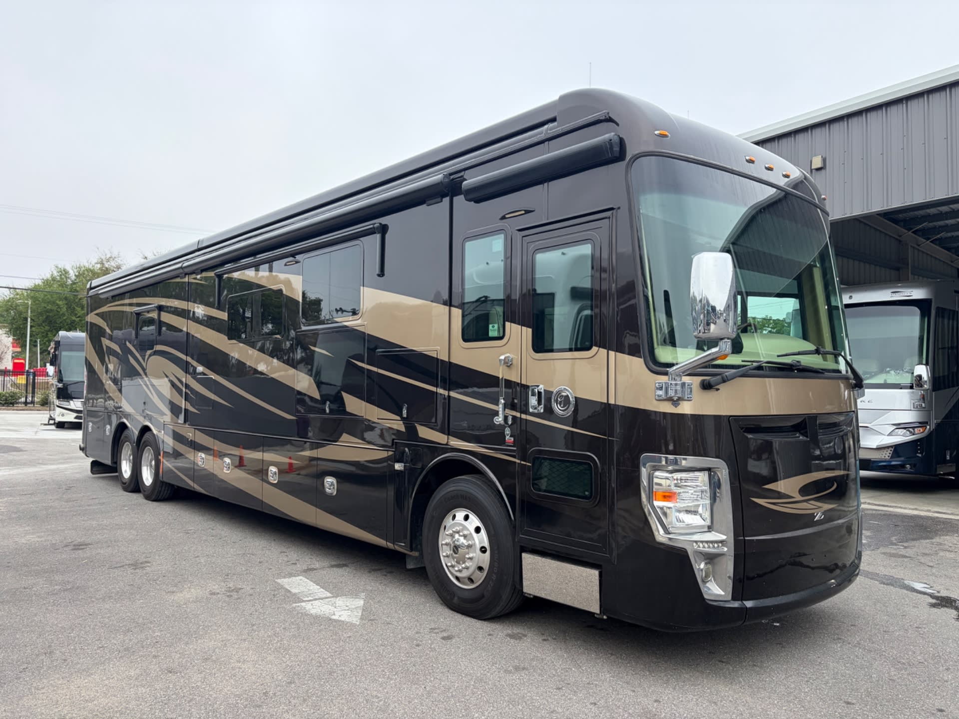 2017 Tiffin Zephyr 45 OZ - Main photo