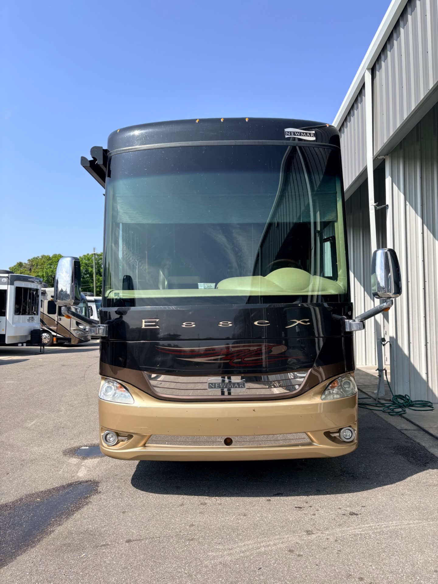 2014 Newmar Essex 4553 - Exterior view 2