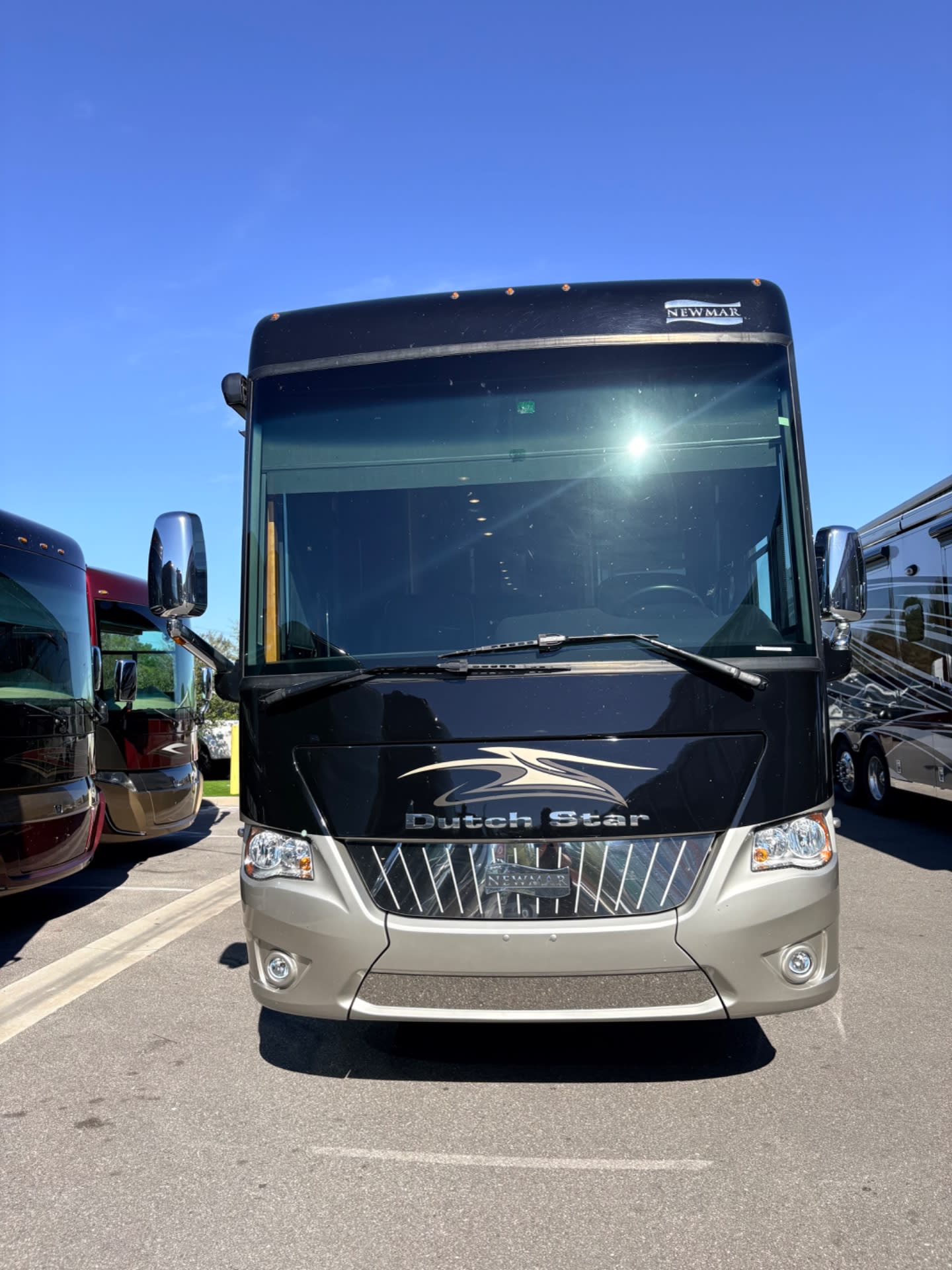 2015 Newmar Dutch Star 4369 - Exterior view 2