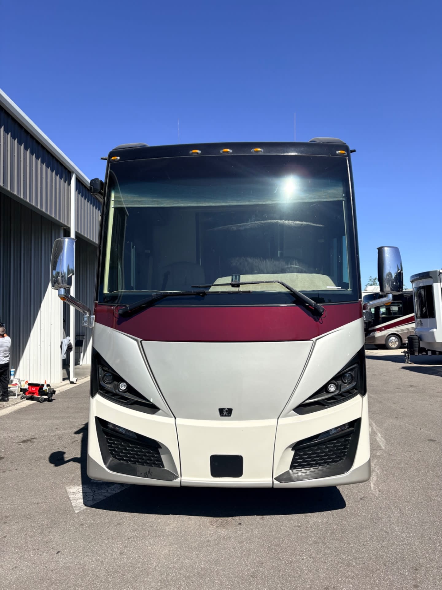 2022 Tiffin Phaeton 40 IH - Exterior view 2