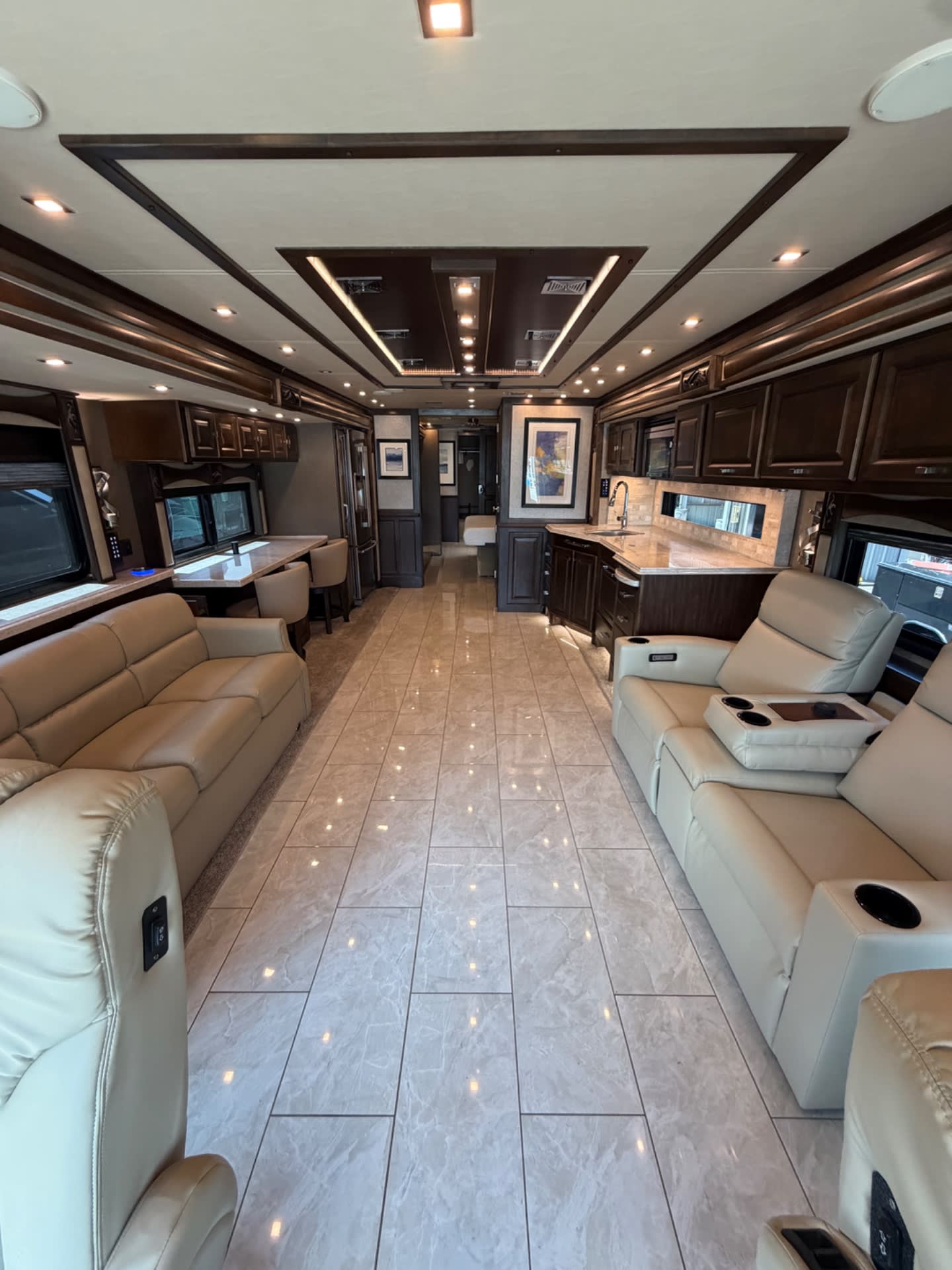 2019 Tiffin Phaeton 44 OH - Interior view