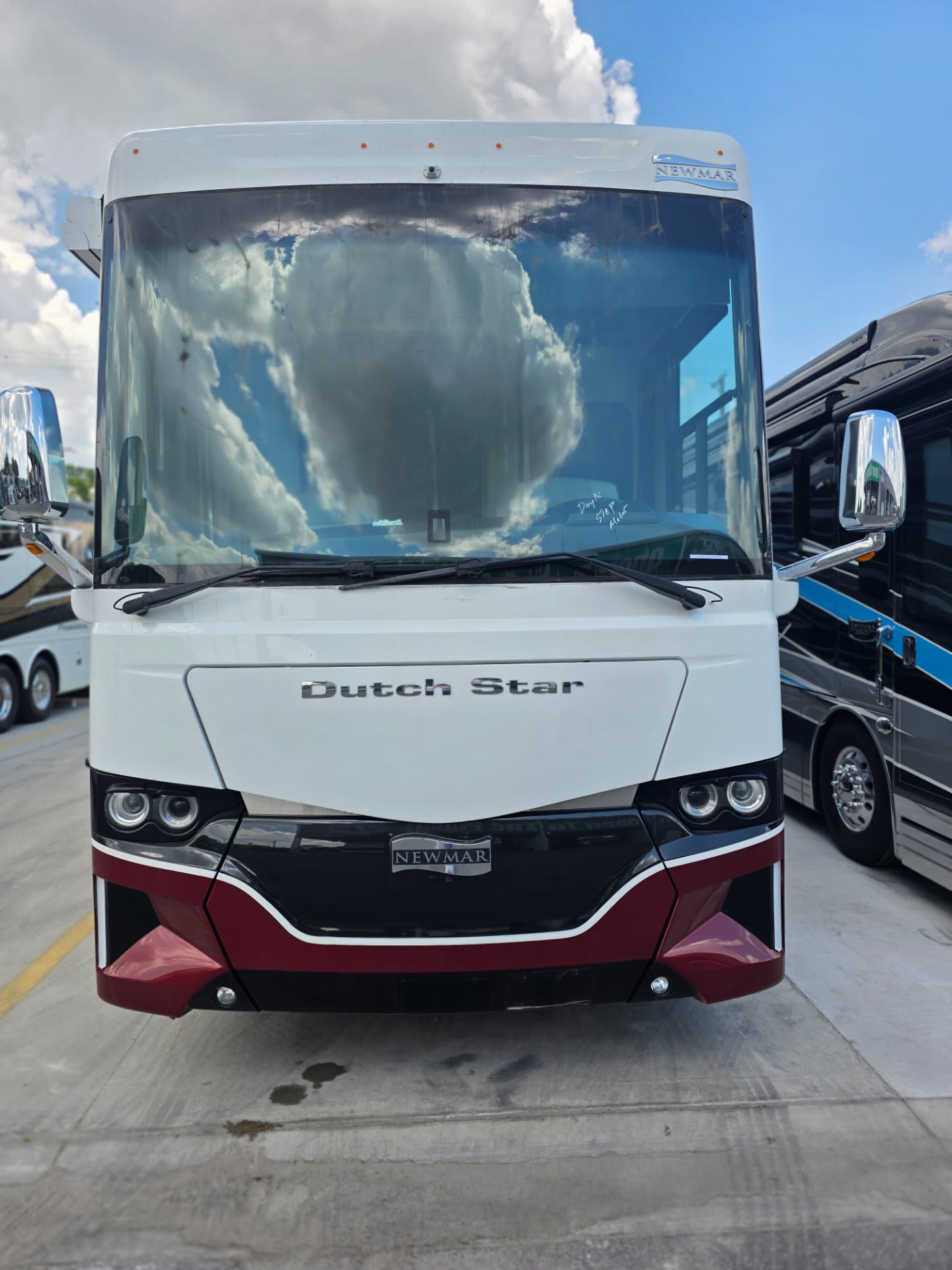 2023 Newmar Dutch Star 4369 - Exterior view 2