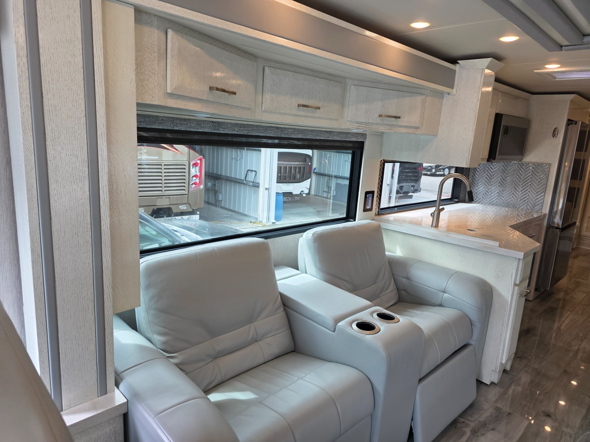 2022 Newmar New Aire 3545 - Interior view 2