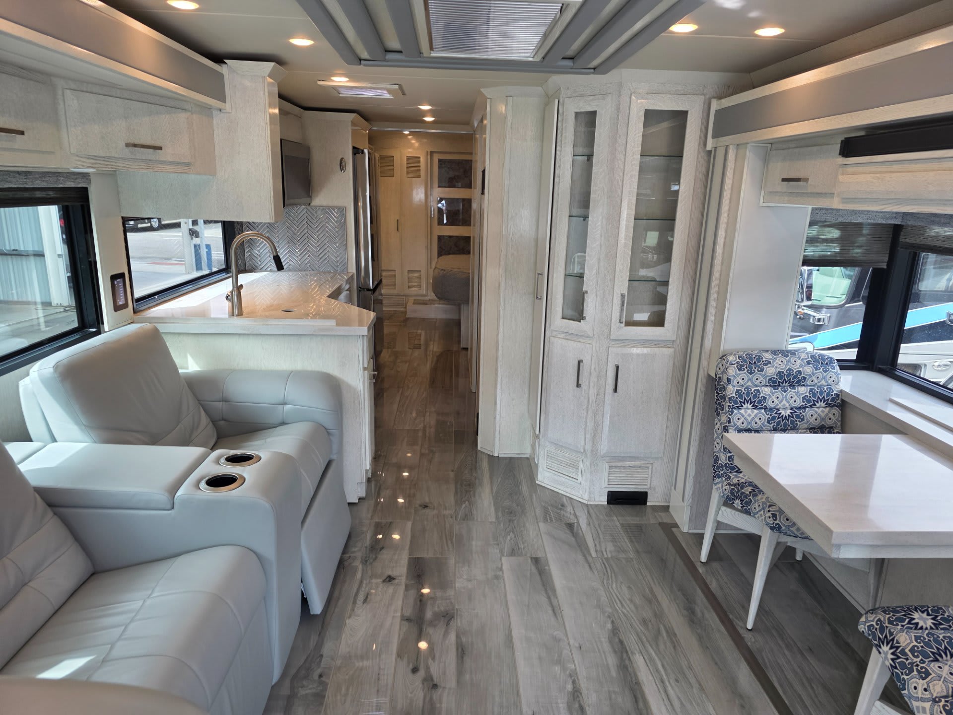 2022 Newmar New Aire 3545 - Interior view